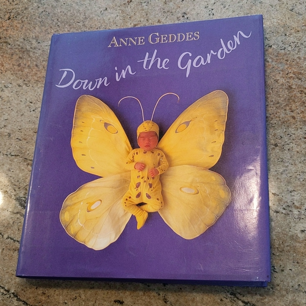 VGUC Anne Geddes Down In The Garden Photo Book